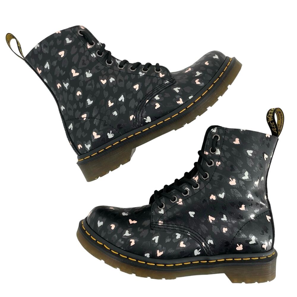 Dr. Martens Pascal Wild Hearts Printed Black Valentine Lover Boots 1460 Size 7